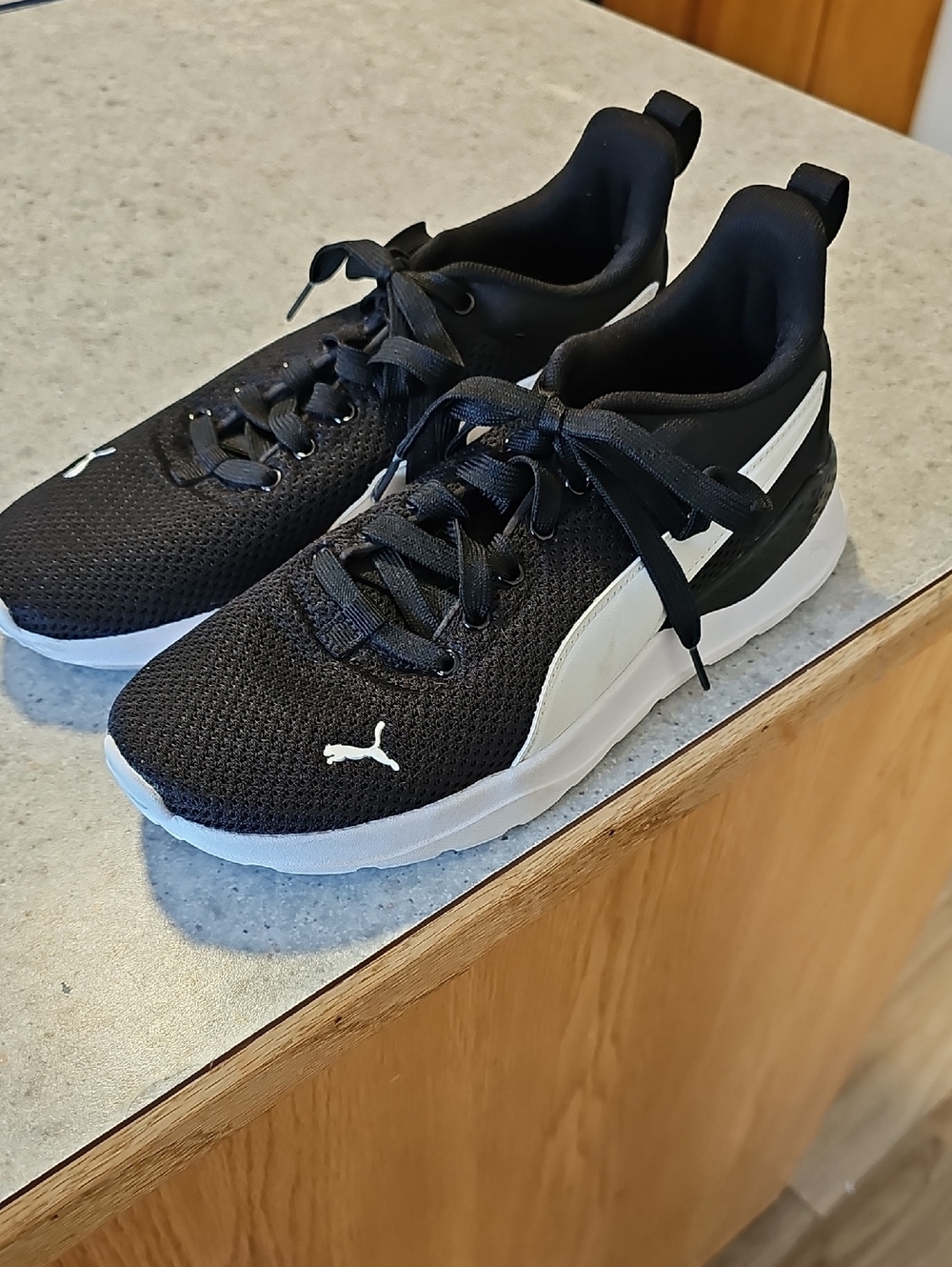 Puma Softfoam Men’s size 6 Black and White Mesh Athletic  Running Shoes